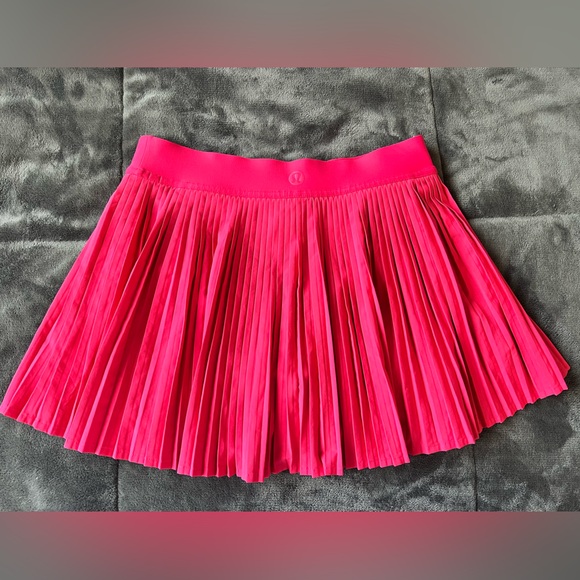 lululemon athletica Dresses & Skirts - lululemon athletica Bright Pink Pleated Tennis Skirt Size 6